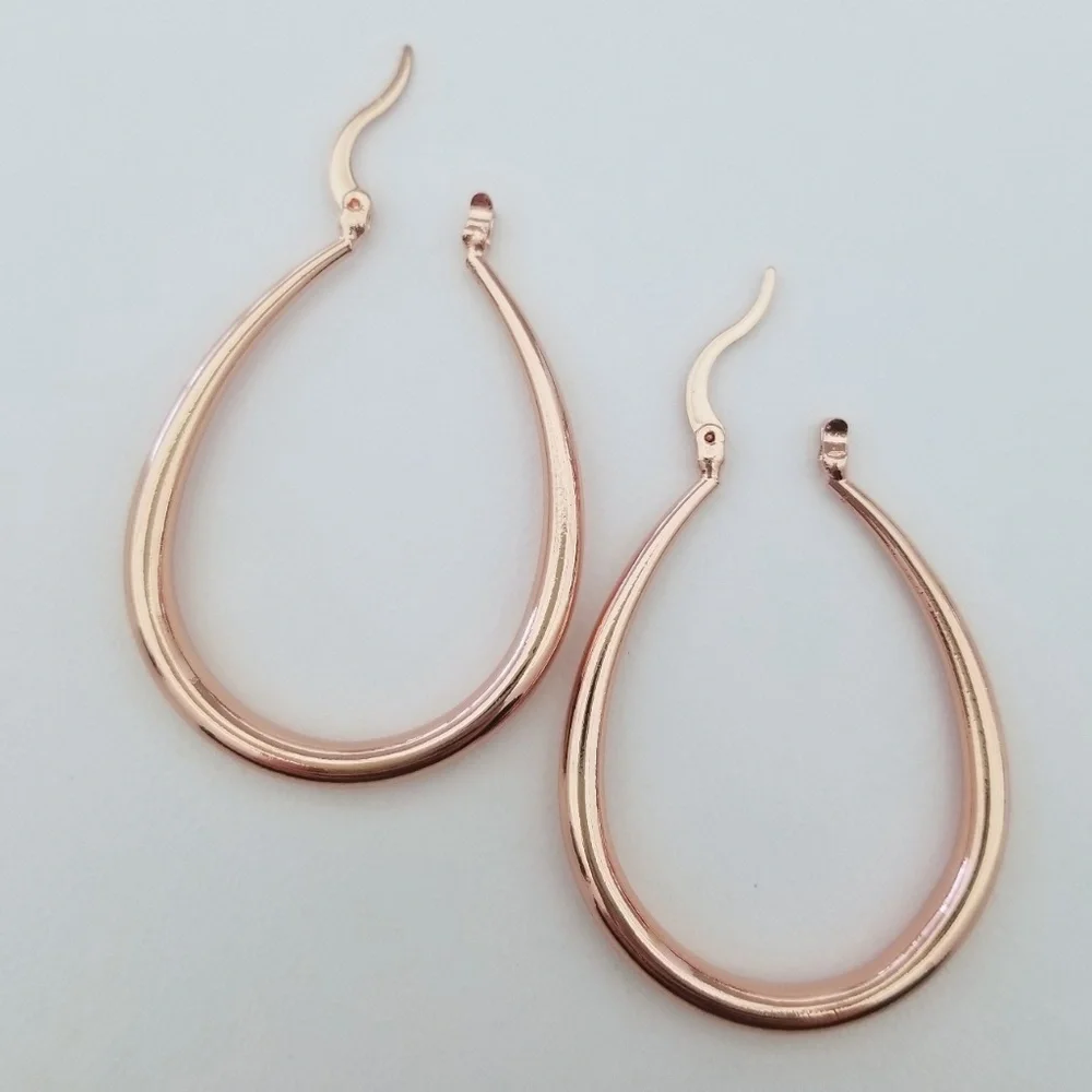 1.5" 18k Rose Gold Oval Hoops - Picture 5 of 5
